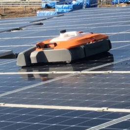 300-350 SQM/H Solar Panel Cleaning Robot